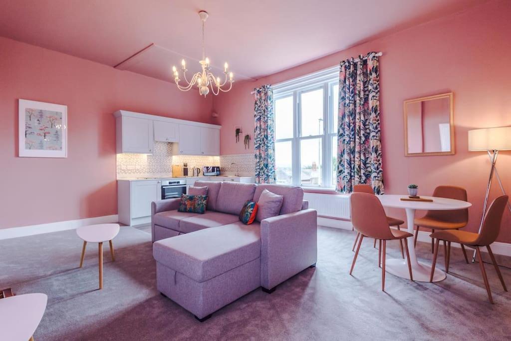 Pink Palace - Central Apartment Chester Exterior foto