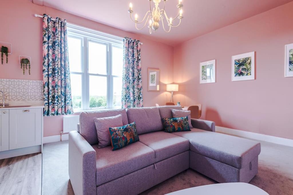 Pink Palace - Central Apartment Chester Exterior foto