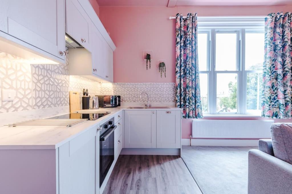 Pink Palace - Central Apartment Chester Exterior foto