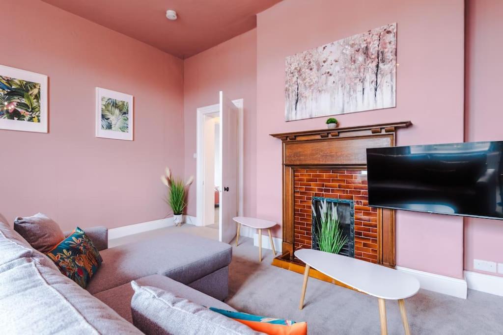 Pink Palace - Central Apartment Chester Exterior foto